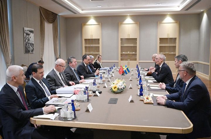 Ο Ibrahim Kalin, εκπρόσωπος του Τούρκου Προέδρου Ταγίπ Ερντογάν και επικεφαλής σύμβουλος εξωτερικής πολιτικής, συναντά την αντιπροσωπεία της Σουηδίας, εν μέσω της εισβολής της Ρωσίας στην Ουκρανία, στην Άγκυρα της Τουρκίας, στις 25 Μαΐου 2022. 