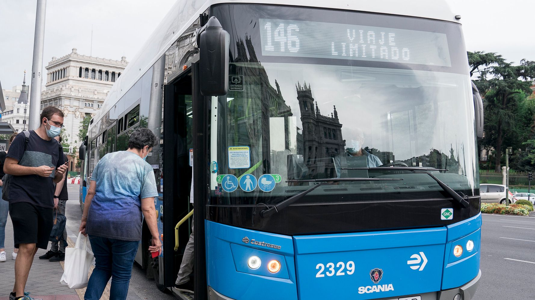 A Madrid bus driver sweeps Twitter with what he did on the day of his retirement