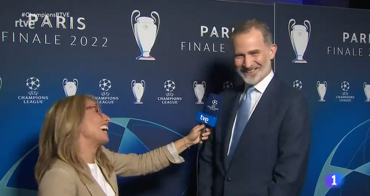 El rey Felipe VI y la periodista Silvia Barba, en TVE.