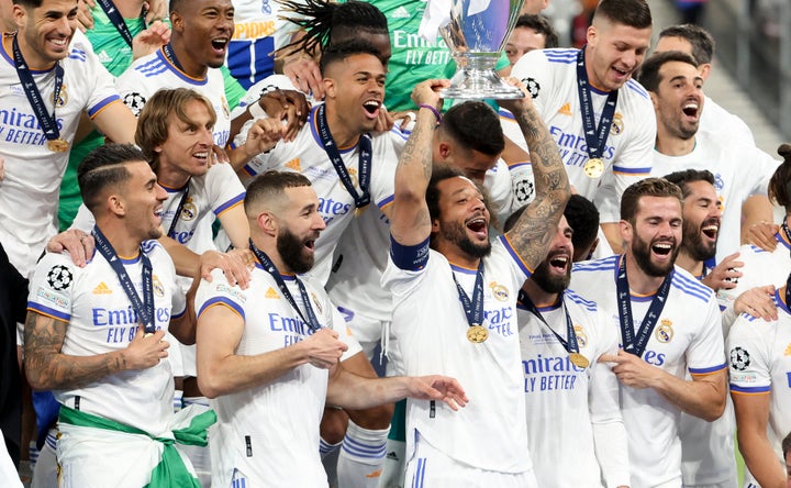 Los futbolistas del Real Madrid celebrando el triunfo en la final de la Champions League en París.