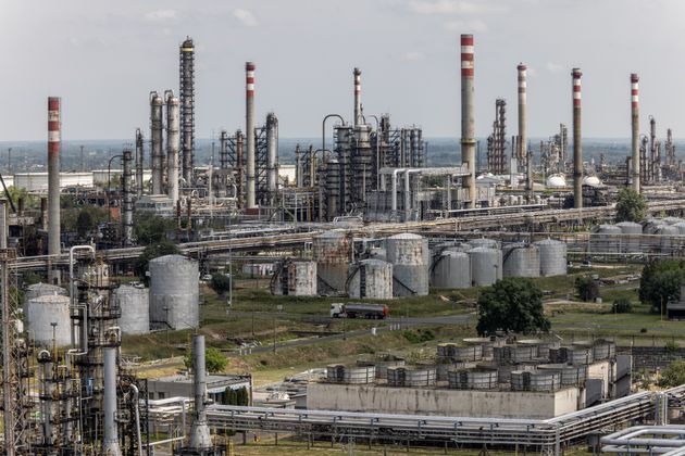 L'oléoduc Droujba, qui achemine du pétrole depuis la Russie jusqu'en Hongrie, est le principal point de blocage avant un accord sur un sixième paquet de sanctions contre Moscou (photo prise le 24 mai à la raffinerie de Szazhalombatta, en Hongrie).
