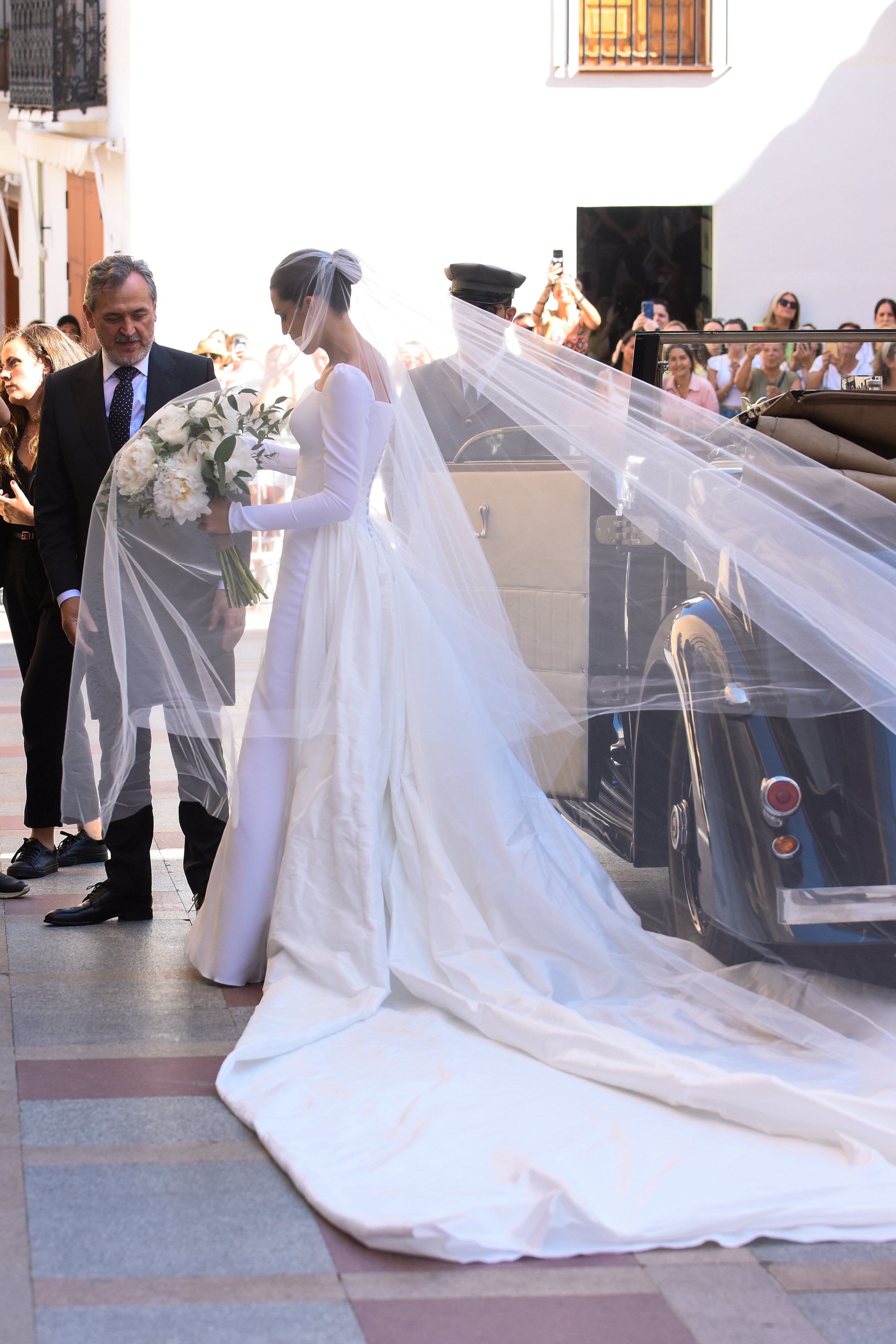 Del más clásico al más rompedor: los tres vestidos de novia de Marta Lozano  | El HuffPost Life
