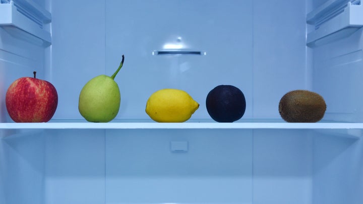 Frutas en el frigorífico.