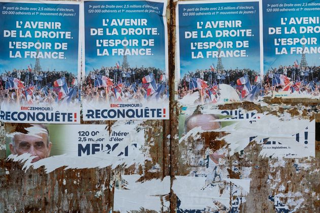 Des affiches du parti Reconquête! pour les législatives dans une rue de Cogolin, dans le Var, le 12 mai 2022. (photo d'illustration)