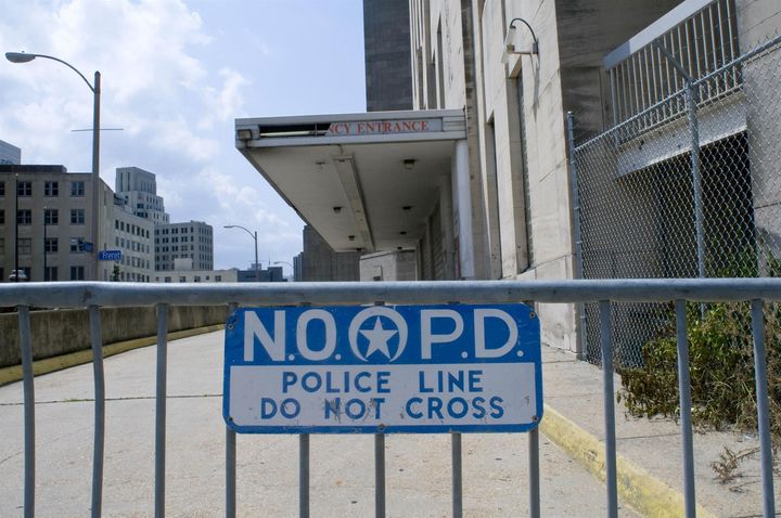 Imagen de archivo de una valla de seguridad de la Policía de Nueva Orleans.