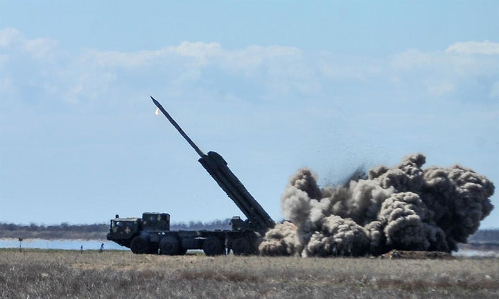 Sistema de lanzamiento multicohetes MLRS.