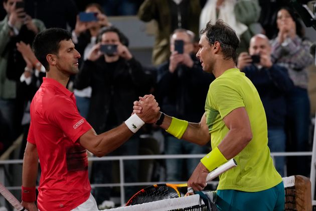 À Roland-Garros, Nadal et Djokovic regrettent l'heure tardive de leur match (Photo du match Nadal-Djokovic pour la demi-finale de Roland-Garros le 31 main 2022. Par AP Photo/Christophe Ena)