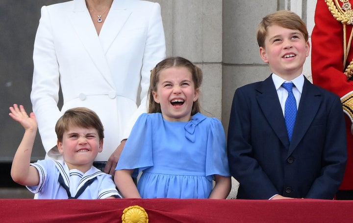 A close -up view of the children from the balcony of Buckingham Palace.