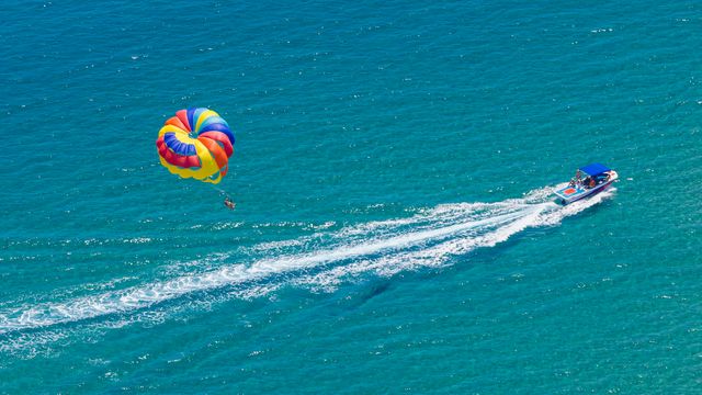 Mother Killed, Kids Injured After Tourist Boat Captain Cuts Parasail Line.jpg