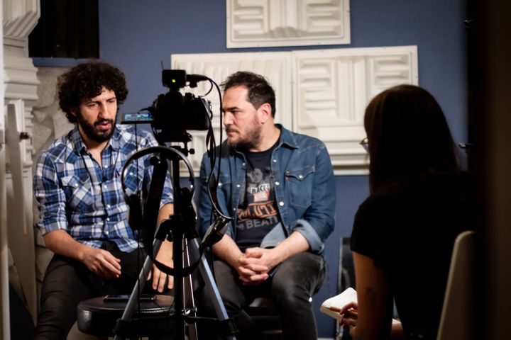 Marwán e Ismael Serrano durante la entrevista.