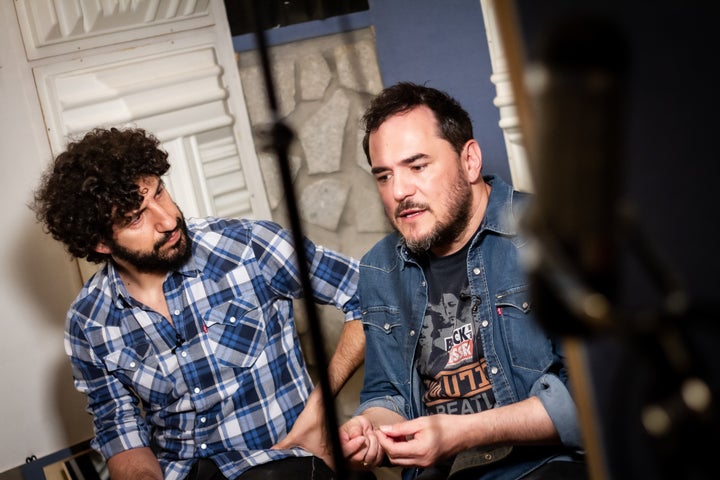 Marwán e Ismael Serrano durante la entrevista.