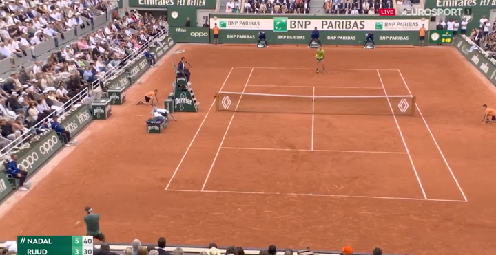 Último punto del primer set entre Nadal y Ruud en la final de Roland Garros.