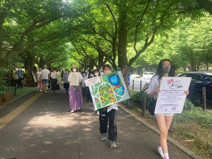 明治神宮外苑で6月5日に開かれたデモ