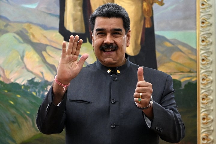 Nicolás Maduro, el pasado 29 de abril, en el Palacio de Miraflores, durante un encuentro con el ministro de Exteriores turco, Mevlüt Çavusoglu.