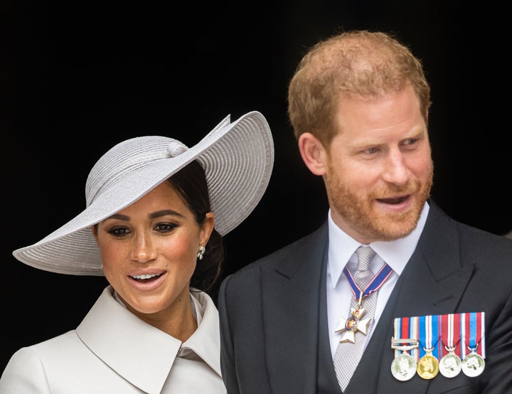 Meghan Markle y el príncipe Harry en la Misa de Acción de Gracias del Jubileo de Platino.