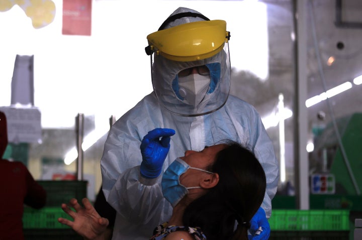 An investigation concluded that mismanagement in the science and health ministries had allowed Viet A Technology Corporation to inflate prices for test kits supplied to hospitals and health centers in Vietnam.