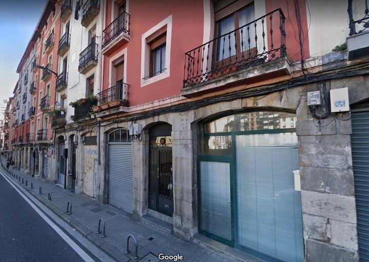 Imagen del número 33 de la calle Itxuri de Bilbao, donde han ocurrido los hechos.