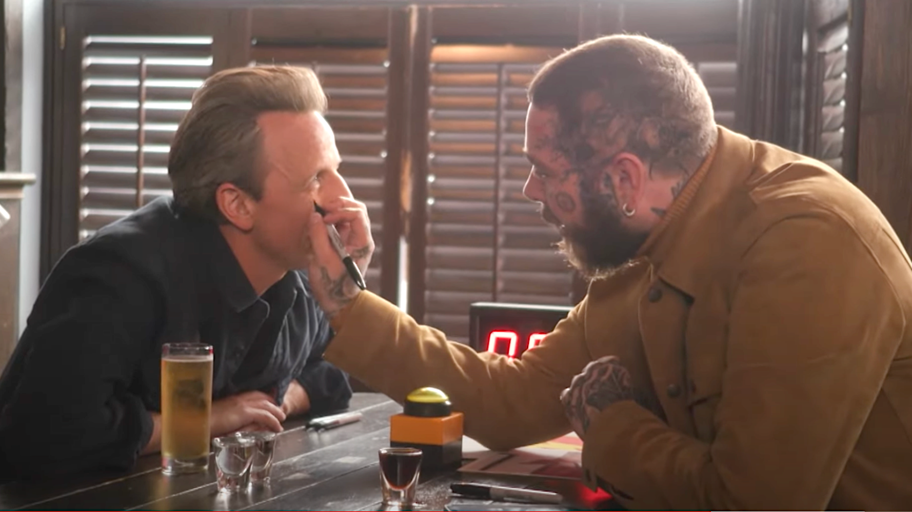 Post Malone And Seth Meyers Go Day-Drinking And It’s Pure Barfly Inspo Post Malone And Seth Meyers Go Day-Drinking And It’s Pure Barfly Inspo