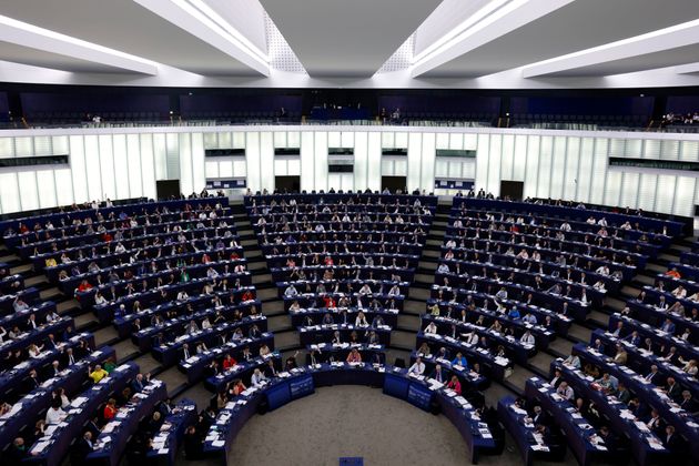 La fin des ventes de voitures thermiques neuves dans l'UE promise dans 13 ans (Photo du Parlement européen...