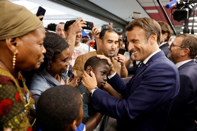 Emmanuel Macron lors de l'inauguration d'un dojo solidaire en Seine-Saint-Denis le 8 juin, au milieu...