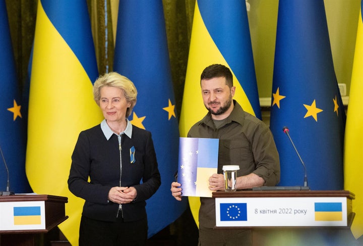 Ursula Von der Leyen y Volodimir Zelenski.