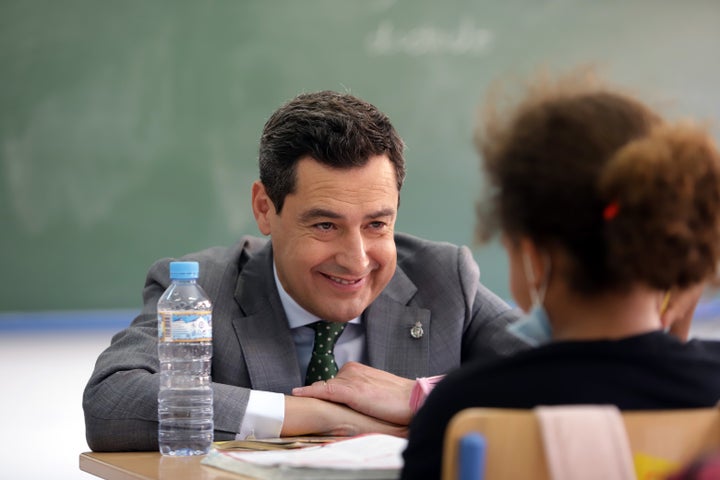 Moreno, durante una visita al CEIP Giner de los Ríos, donde él estudió en el pasado.