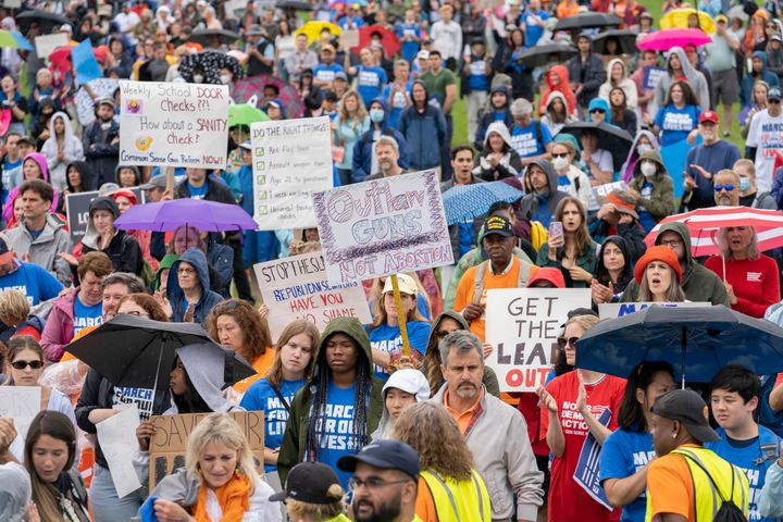 銃規制を求め、ワシントンD.C.の「命のための行進」に参加した人々（2022年6月11日）