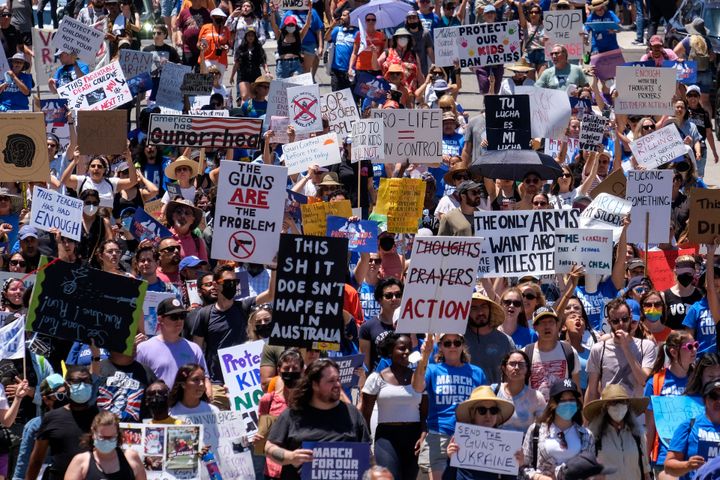 カリフォルニア州ロサンゼルスの「命のための行進」デモに集まった群衆（2022年6月11日）