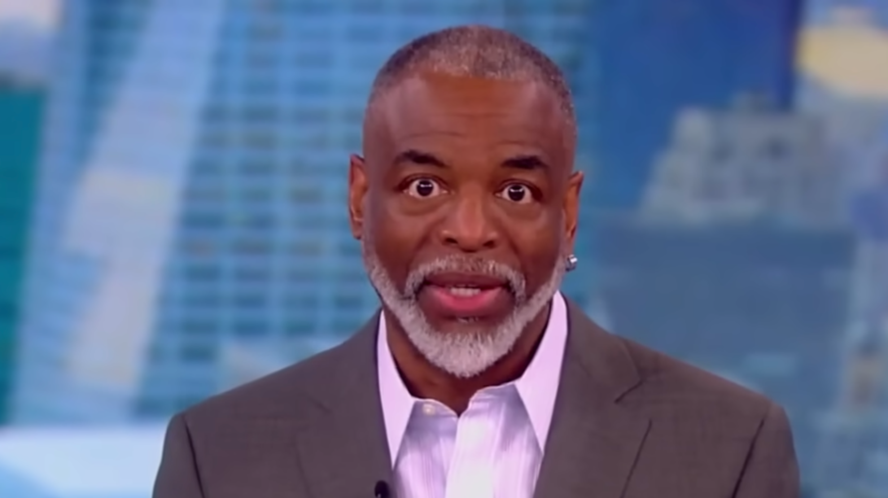 LeVar Burton Describes Book Bans With A Not-Safe-For-‘Reading Rainbow’ Word LeVar Burton Describes Book Bans With A Not-Safe-For-‘Reading Rainbow’ Word