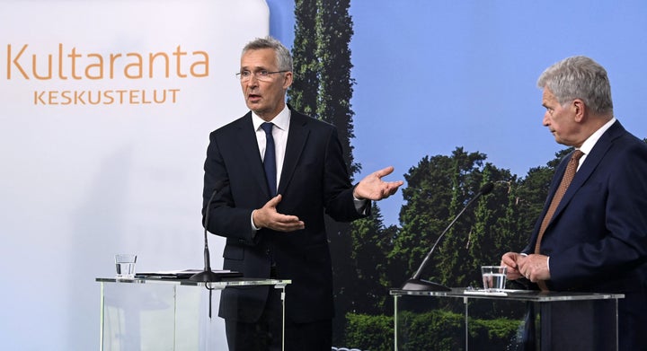 El secretario general de la OTAN, Jens Stoltenberg, y el presidente de Finlandia, Sauli Niinisto.
