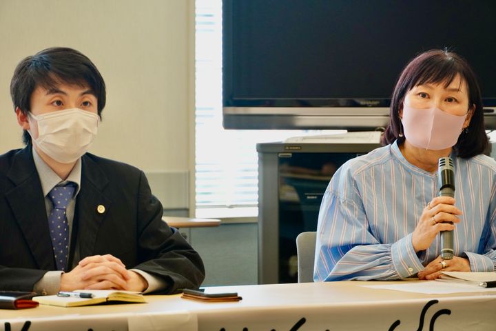 移住連の共同代表理事の鈴木江理子さん（右）