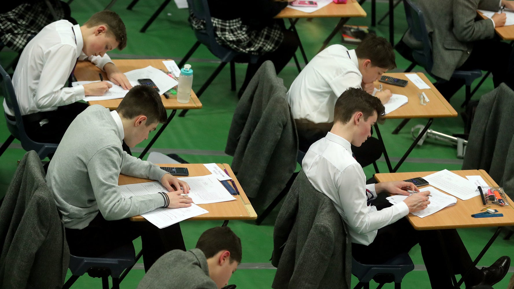 Parents Complain About 'Grossly Unfair' GSCE English Language Exam - Vimarsana News