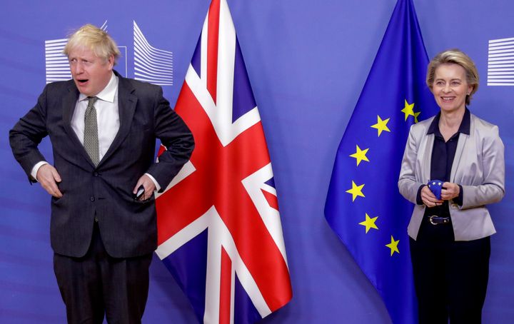 Boris Johnson y Ursula von der Leyen, el 9 de diciembre de 2020, en Bruselas. 
