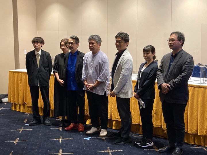 「Action4Cinema」設立メンバー。左から、映画監督の内山拓也、岨手由貴子、諏訪敦彦、是枝裕和、舩橋淳、西川美和、深田晃司