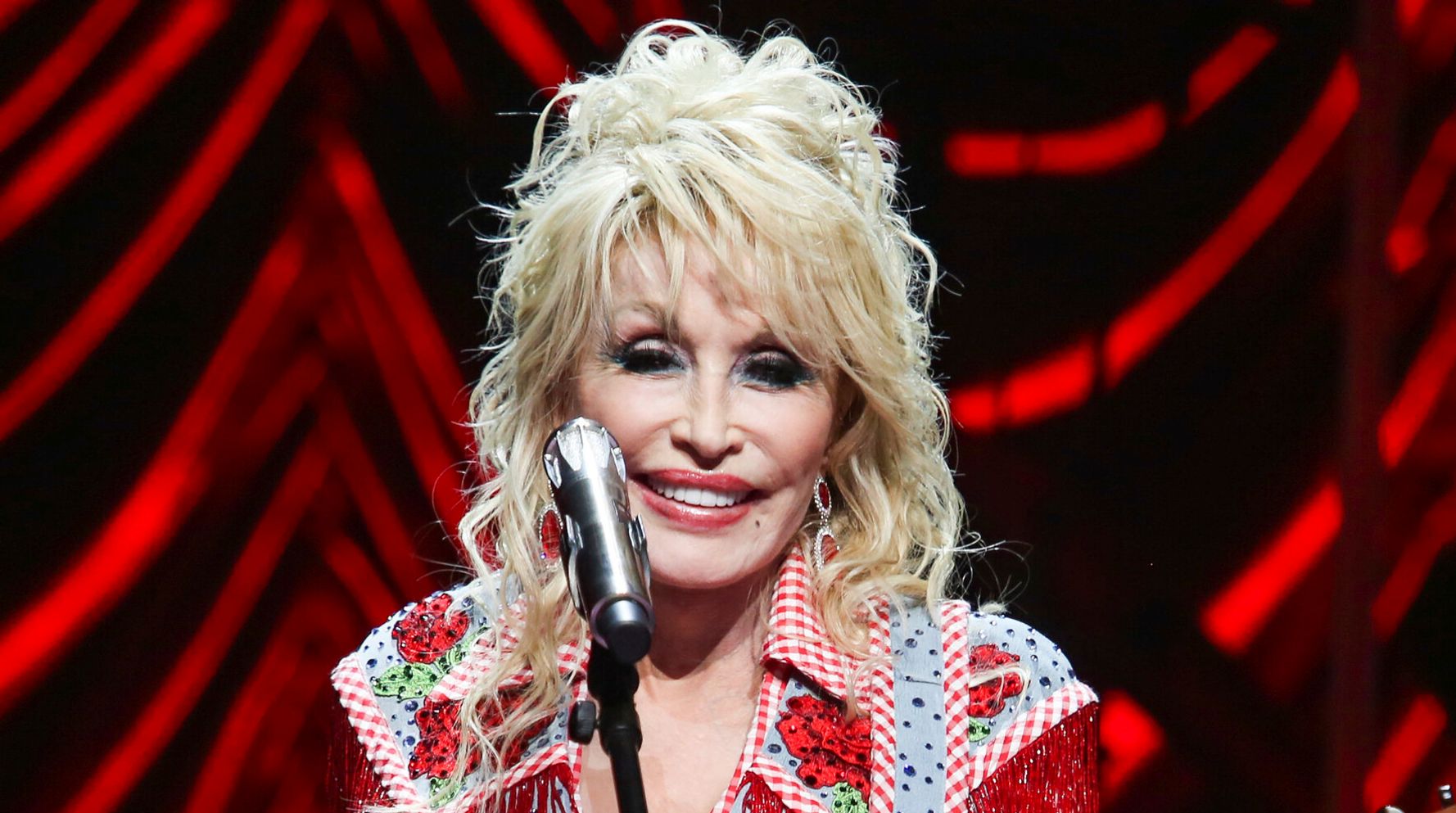 Une fois de plus, Dolly Parton donne 1 million de dollars à la recherche sur les maladies infectieuses