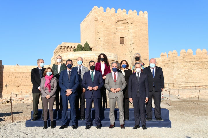 Foto de familia del Consejo de Gobierno PP-CS celebrado en Almería en enero de 2021.