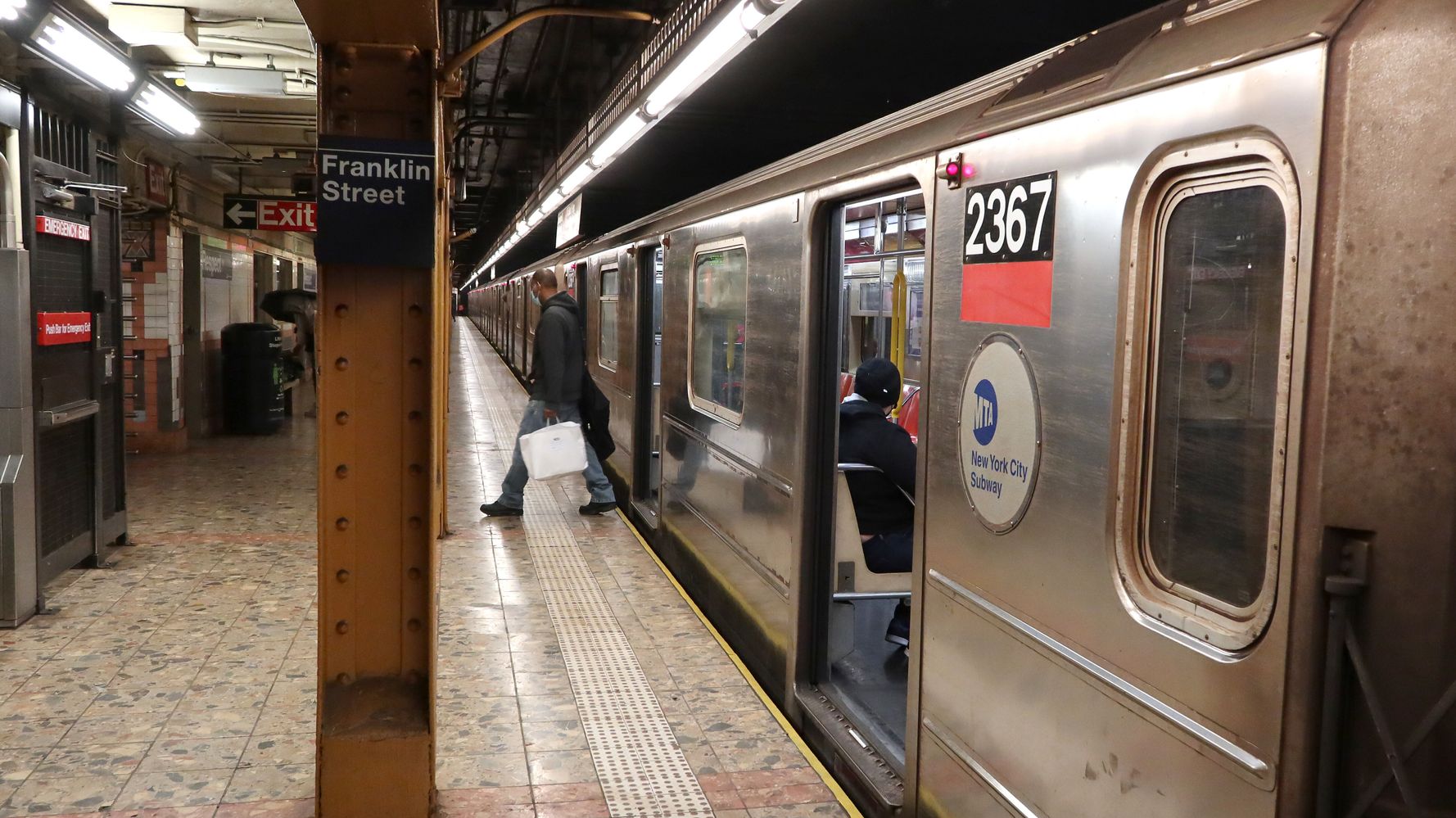 Man Dies After Train Doors Trap Pants And Drag Him Along Tracks