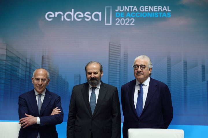 De izda. a dcha., el CEO de Enel, Francesco Starace; el presidente de Endesa, Juan Sánchez Calero y el CEO de Endesa, José Bogas, en un acto reciente en Madrid
