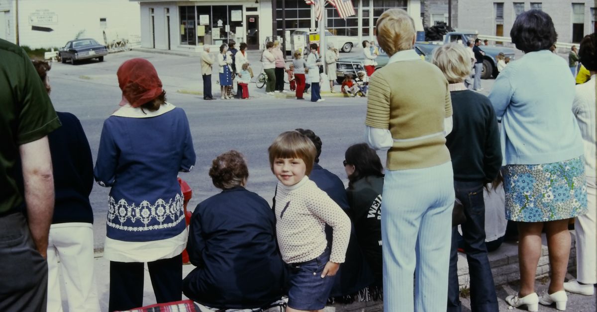 When My Father Died, I Felt Relieved. But An Unearthed Childhood Photo Has Me Wondering More.