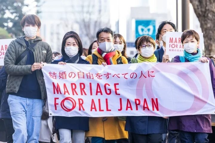 裁判所に入廷する「結婚の自由をすべての人に」裁判・東京2次訴訟の原告ら（2021年12月16日）