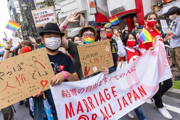 東京レインボープライドのパレードを歩く「結婚の自由をすべての人に」裁判の原告ら（2022年04月24日）