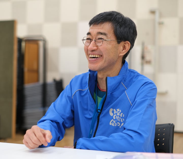 東京・渋谷のNHK放送センターで取材に応じるチョーさん(2022年5月20日撮影)