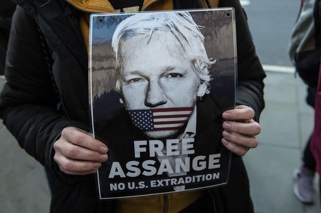 Les autorités britanniques ont annoncé ce vendredi 17 juin que Julian Assange allait être extradé vers les États-Unis (photo prise en octobre 2021 à l'occasion d'une manifestation de soutien au fondateur de WikiLeaks).