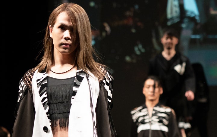 虹色ではなく モノクロの世界 Lgbtqアライがたどり着いた ファッションショー とは 画像集 ハフポスト News 虹色ではなく モノクロの世界 Lgbtqアライがたどり着いた ファッションショー とは 画像集 ハフポスト News