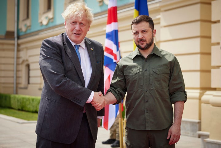 Boris Johnson y Volodimir Zelenski.