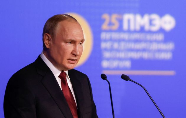 Vladimir Poutine, le 17 juin 2022 lors de la session plénière du Forum économique de Saint-Pétersbourg.