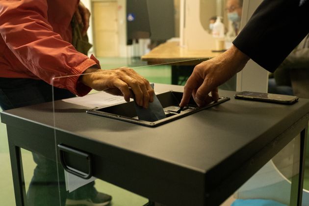 Les bureaux de votes ouvrent à Saint-Pierre-et-Miquelon, l'Outre-mer ouvre le bal du second tour (Photo d'illustration par Martin Bertrand / EyeEm via Getty Images)
