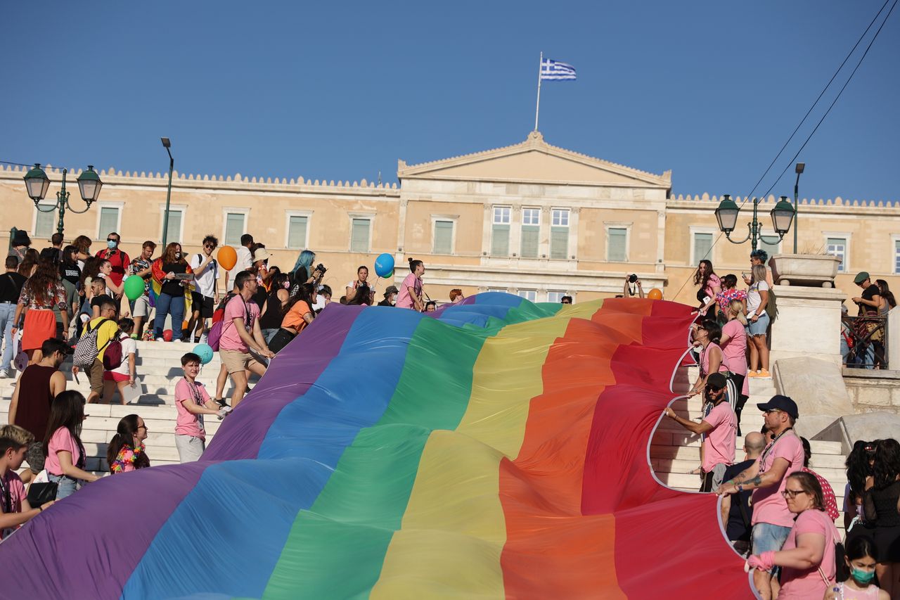 Στιγμιότυπο από την παρέλαση υπερηφάνειας της ΛΟΑΤΚΙ ΚΑΙ LGBTQI+ κοινότητας με σύνθημα "ΑΝΕΥ ΟΡΩΝ" στα πλαίσια του Athens Pride 2022, Σάββατο 18 Ιουνίου 2022. (ΑΡΓΥΡΩ ΑΝΑΣΤΑΣΙΟΥ/EUROKINISSI)