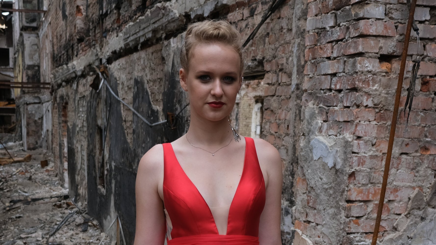 Ukrainian High School Grads Pose For Heartbreaking Photos In War-Torn Homeland Ukrainian High School Grads Pose For Heartbreaking Photos In War-Torn Homeland