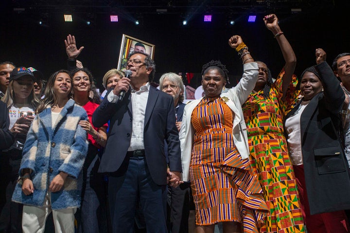 Gustavo Petro y Francia Márquez celebran su victoria en Colombia, el 19 de junio de 2022.